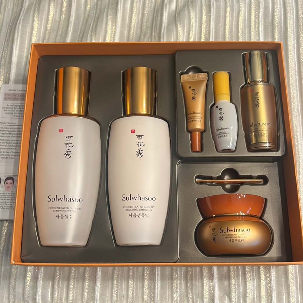 Sulwhasoo concentrated ginseng anti-aging set. Travel Exclusive
